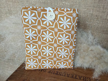 Charger l'image dans la galerie, Pochette à livre de poche/ liseuse " Yellow "