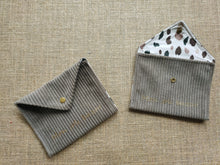 Charger l'image dans la galerie, Pochette velours côtelé "Léopard"