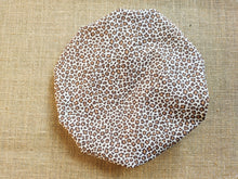 Charger l'image dans la galerie, Bonnet de soin " Léopard "