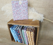 Charger l'image dans la galerie, Pochette à livre de poche/ liseuse " Liberty rouge "