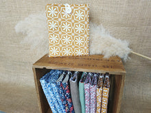 Charger l'image dans la galerie, Pochette à livre de poche/ liseuse " Yellow "