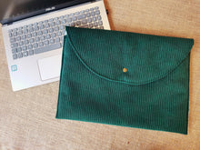 Charger l'image dans la galerie, Pochette pour PC portable " VERTE " (taille standard)