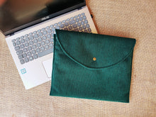 Charger l'image dans la galerie, Pochette pour PC portable " VERTE " (taille S)