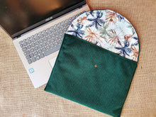 Charger l'image dans la galerie, Pochette pour PC portable " VERTE " (taille S)