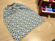 Charger l'image dans la galerie, Serviette enfant "Flowers "