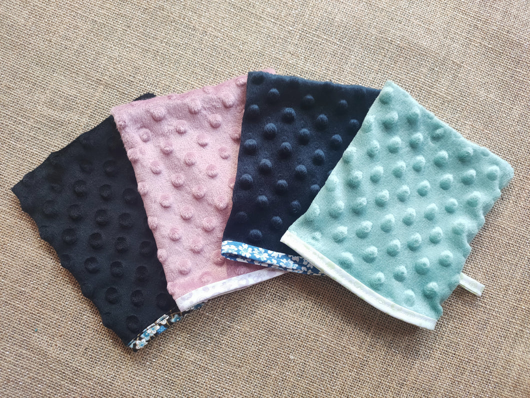 Lot de 4 gants démaquillants Minky 💗💚🖤💙
