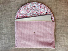 Charger l&#39;image dans la galerie, Pochette pour PC portable &quot; ROSE &quot; (taille standard)
