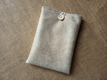 Charger l'image dans la galerie, Pochette à livre "Velours côtelé Doré 🌟"
